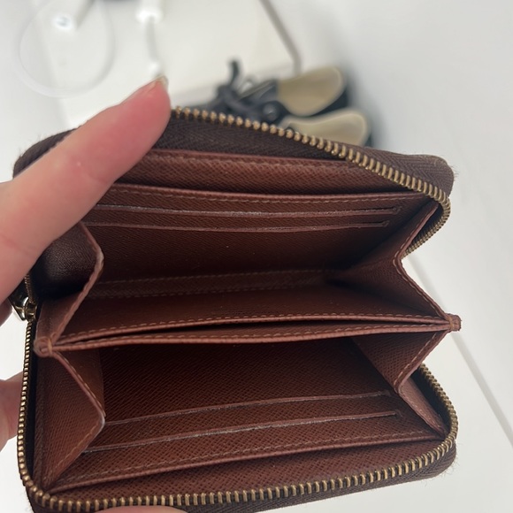 Louis Vuitton compact wallet with zipper - Picture 4 of 5